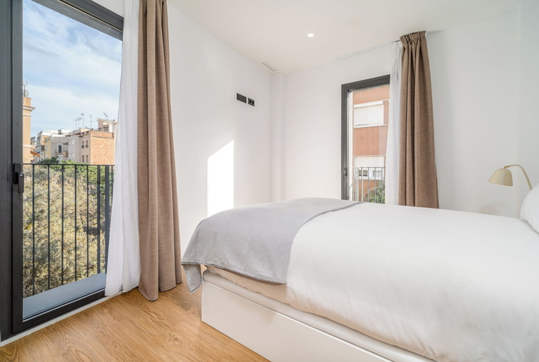Bedroom 3, Limehome Barcelona Plaça Pirineus, Barcelona