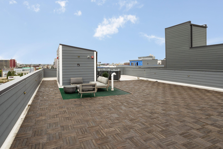 Room 2, Sosuite Corner 2BR Loft w W D Shared Roofdeck, Philadelphia
