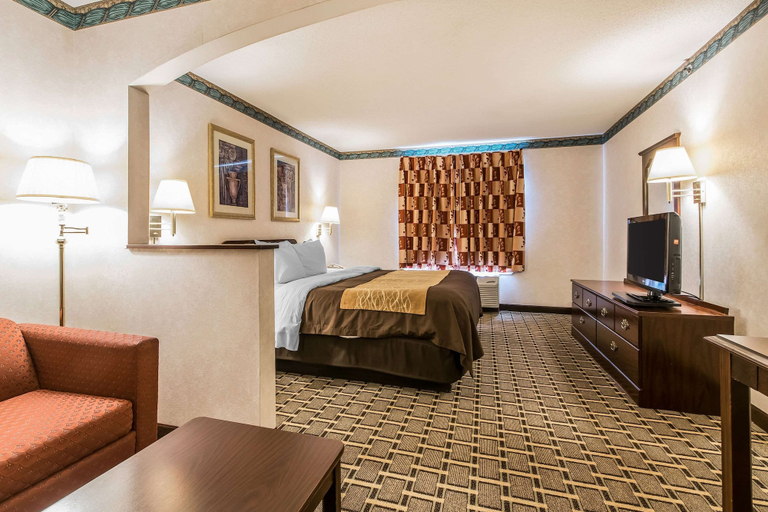 Bedroom 2, Quality Inn & Suites Evansville North, Vanderburgh