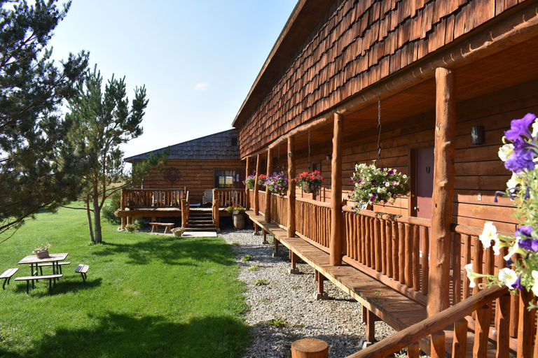 Exterior & Views, Beartooth Basin Bunkhouse, Carbon