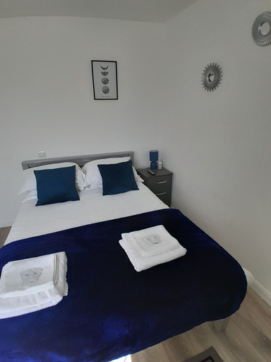 Bedroom 4, The Broadway Rooms, Leicester