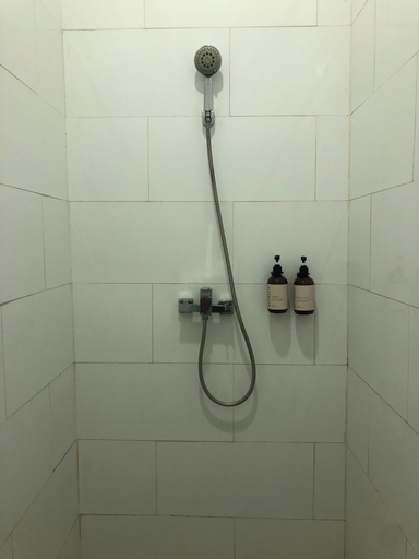 Bathroom 4, Mahadinusa Lembongan, Klungkung