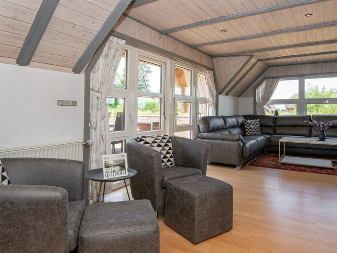 Others 4, 5 Star Holiday Home in Romo, Tønder