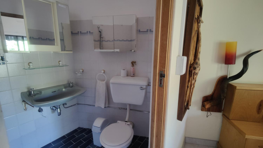 Bathroom 2, Maison Ambre Guesthouse, Windhoek East