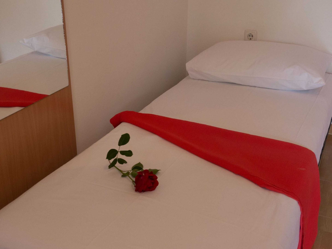 Bedroom 3, Lovely Holiday Home in Pakostane With Swimming Pool, Pakoštane