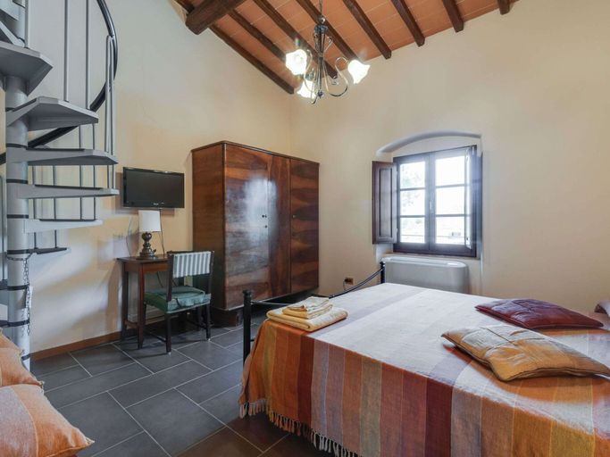 Bedroom 5, Tranquil Farmhouse in Terranova Bracciolini near Nightlife, Rome