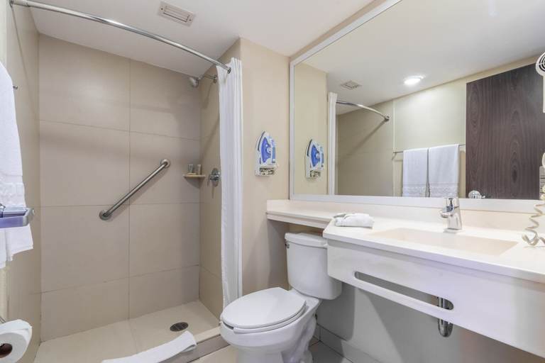 Bathroom 5, City Express by Marriott Xalapa, Coatepec