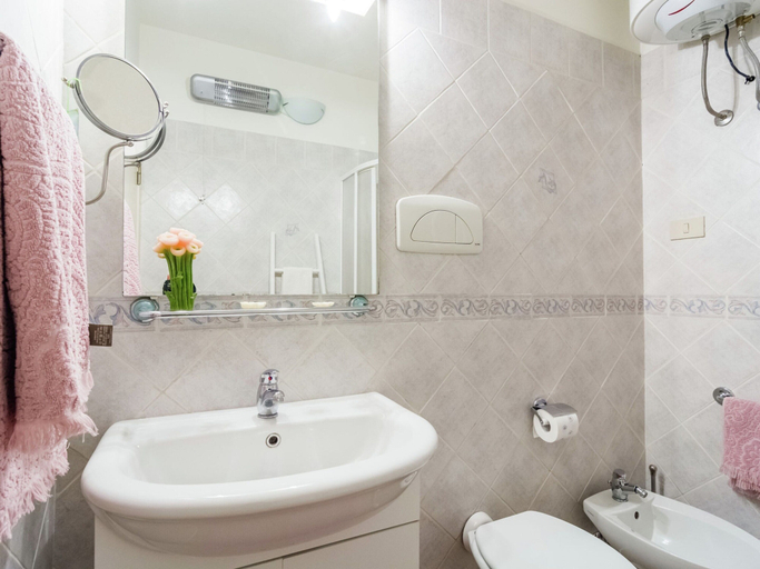 Bathroom 3, Blissful Tuscan Hideaway, Arezzo
