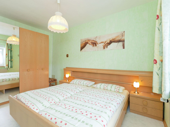 Bedroom 3, Hillesheim Romantic Escape, Vulkaneifel