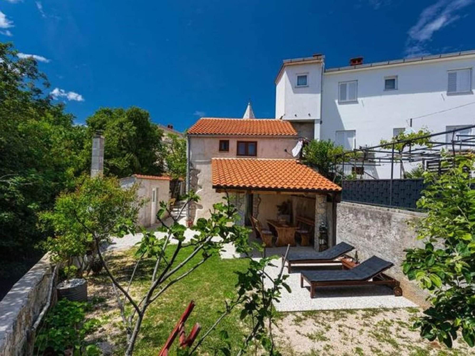 Exterior & Views 2, Holiday Home in Polje Near Beach, Dobrinj