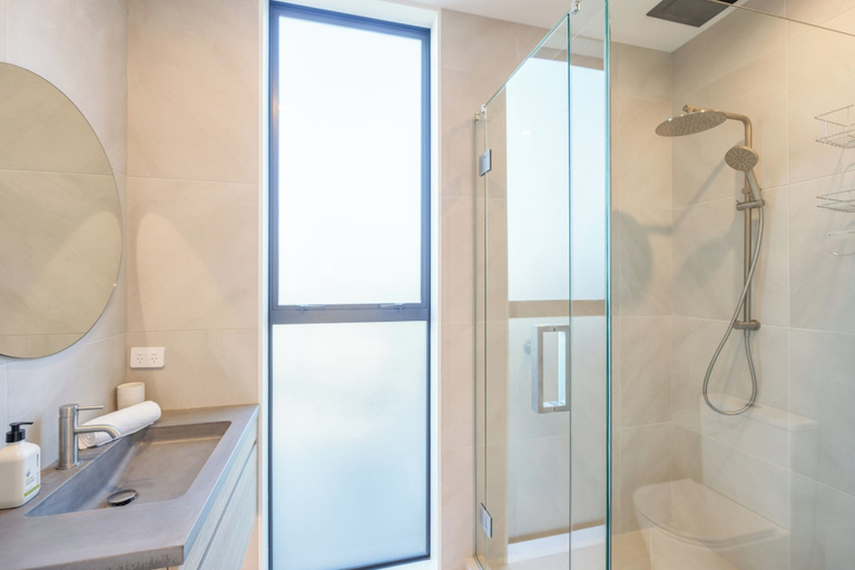 Bathroom 3, Waiata Beach House - Onetangi Beach, Auckland