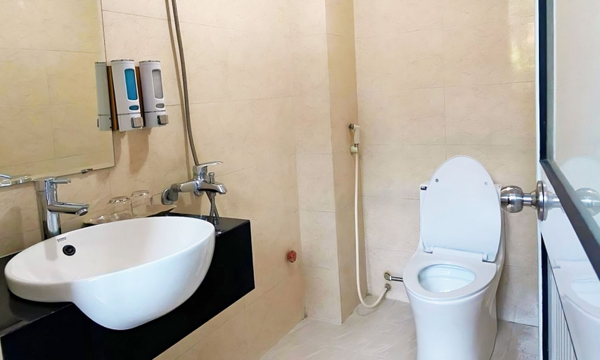 Bathroom, Phuong nam Hotel - Long Bien, Long Biên