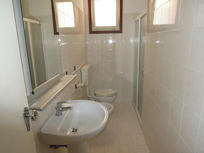 Bathroom 3, Spacious Apartment for 8 people in Bibione - By Beahost Rentals, Venezia