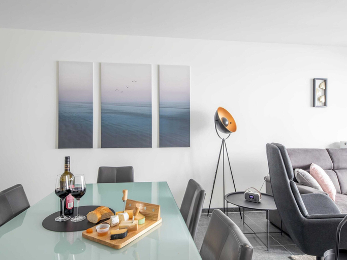 Dining 4, Cosy Apartment in Oostende With Private Terrace, West-Vlaanderen