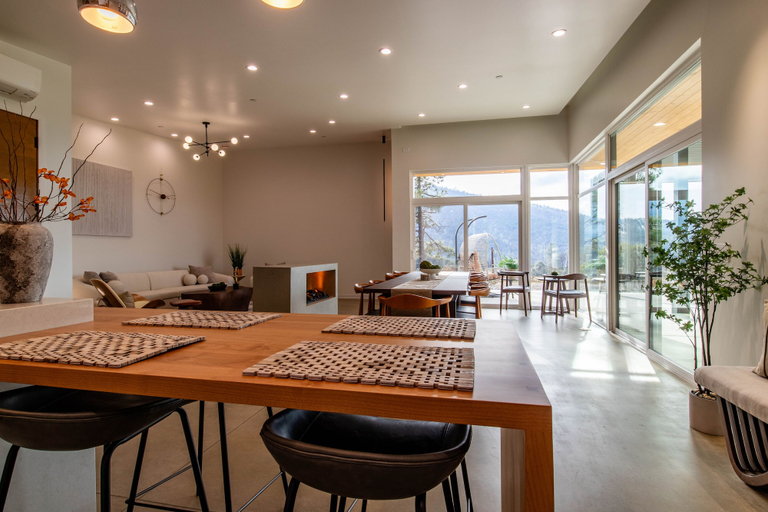 Food & Drinks 5, Horizon by Yosemite, Mariposa
