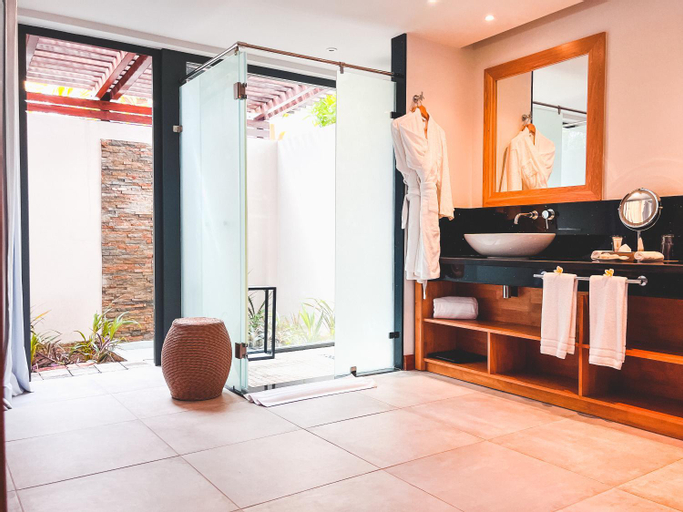 Bathroom 24