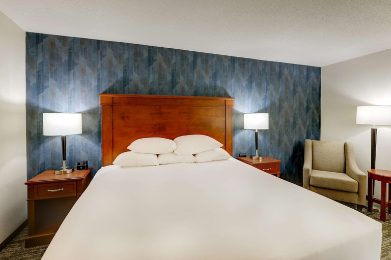 Bedroom 3, Drury Inn & Suites St. Louis St. Peters, Saint Charles