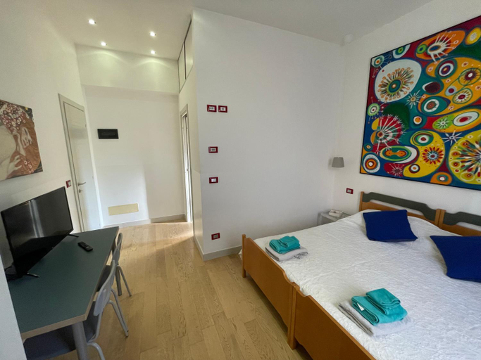 Others 4, BELLARIA 17 B&B, Bologna