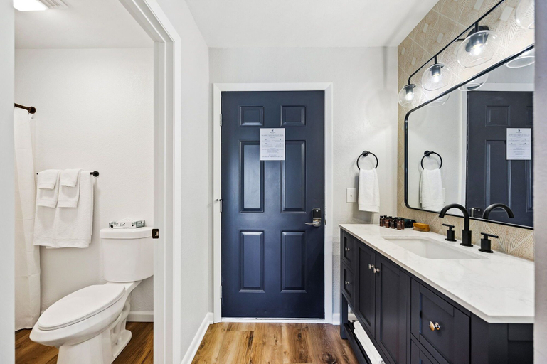 Bathroom 3, Fresh Coast Motel, Door