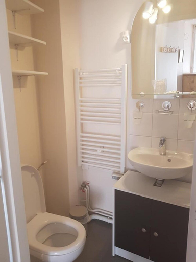 Bathroom 5, Hôtel Les Cimes, Isère