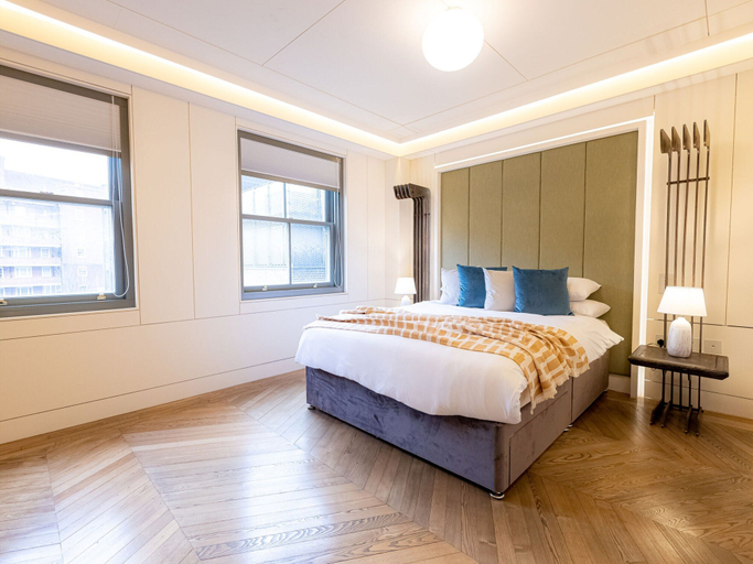 Room 5, Five Bedroom Near Camden Arts Centre by Bevilla, London
