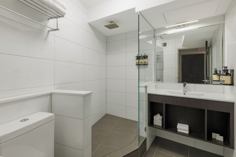 Bathroom 5, Hotel Grand Chancellor Melbourne, Melbourne