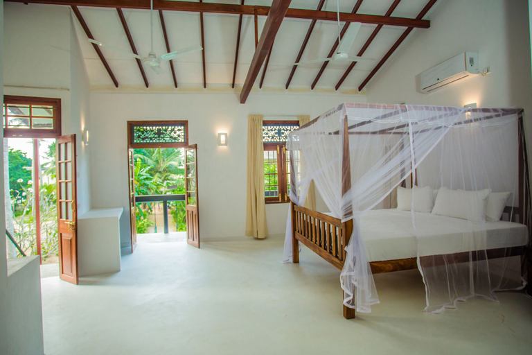 Bedroom 2, South Point Surf House - Whole Villa 5 Bedrooms (Sleeps 14), Habaraduwa