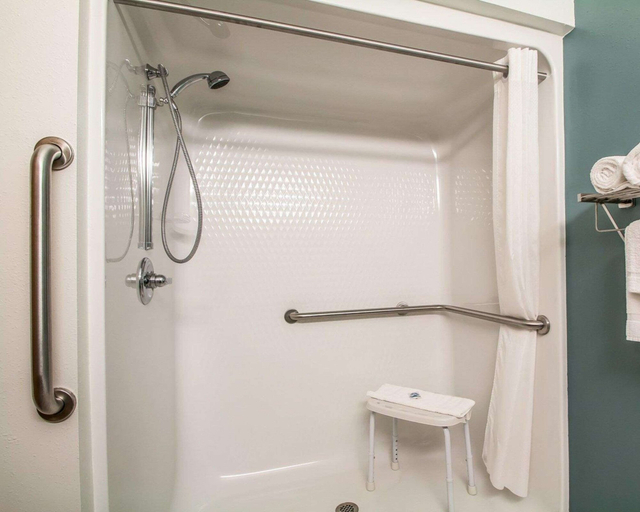 Bathroom 4, Sleep Inn & Suites Mount Vernon, Linn