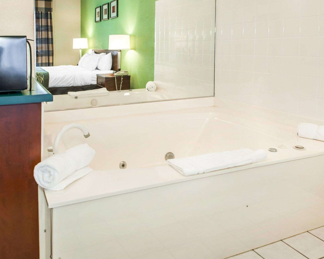 Bathroom 4, Comfort Inn Goshen, Elkhart