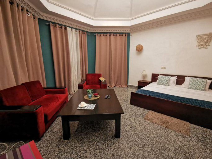 Others 4, L'Address, Cotonou