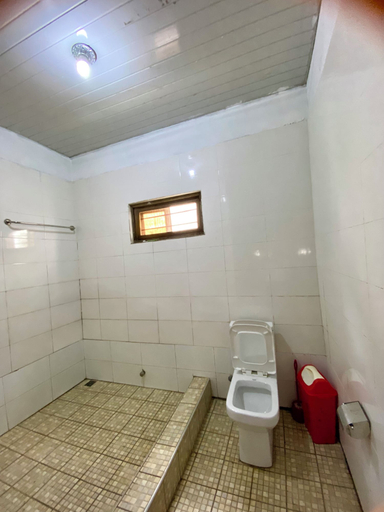 Bathroom, E-Town City Guest House, Komenda-Edina-Eguafo-Abirem