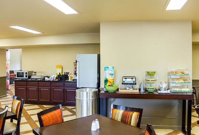 Food & Drinks 5, Quality Inn Vicksburg, Warren