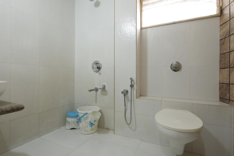 Bathroom 4, Hotel Volga, Ahmadabad