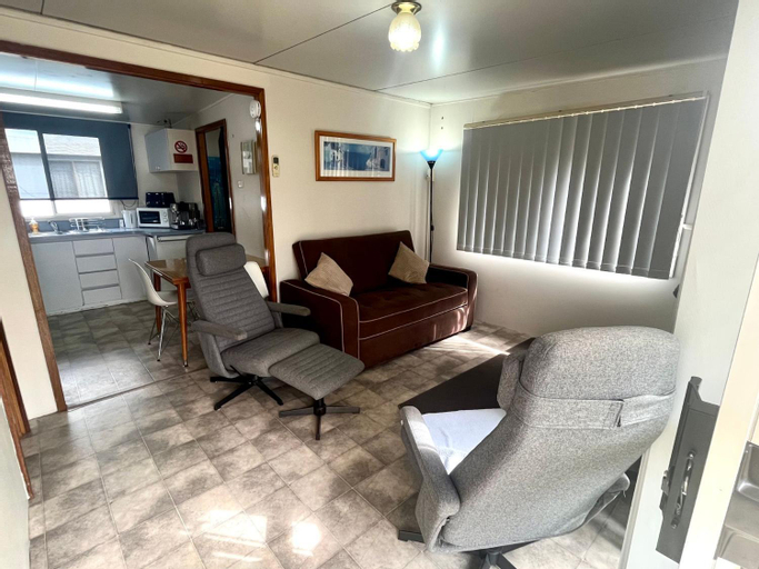 Others 5, At Busso Cabin 56, Busselton