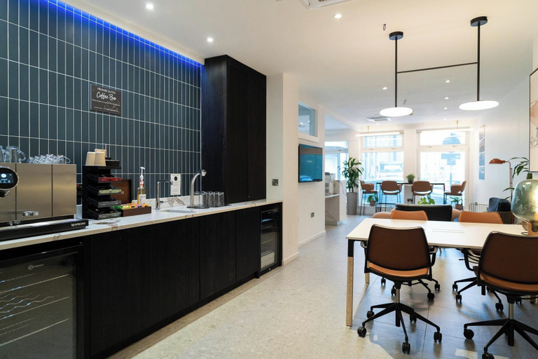 Food & Drinks, PREMIER SUITES Edinburgh Fountain Court, Edinburgh