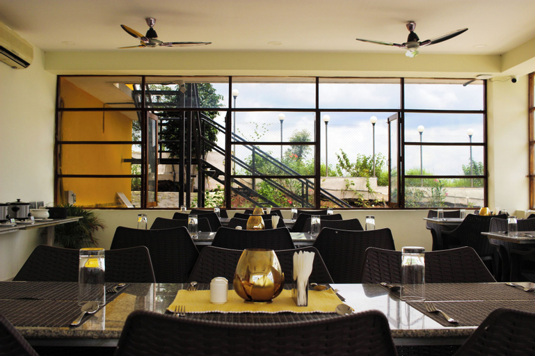 Food & Drinks, ARC Resort Shirwal, Satara