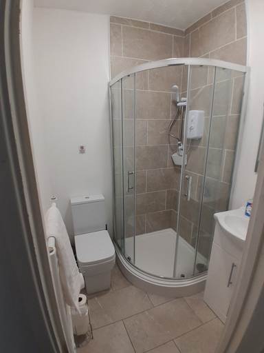 Bathroom 5, The Broadway Rooms, Leicester