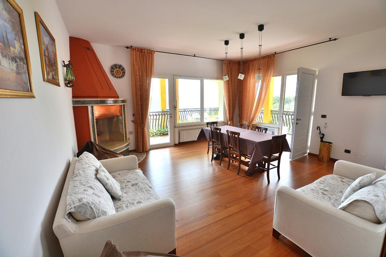 Others 4, Orange Apartment In Marciaga di Costermano, Verona