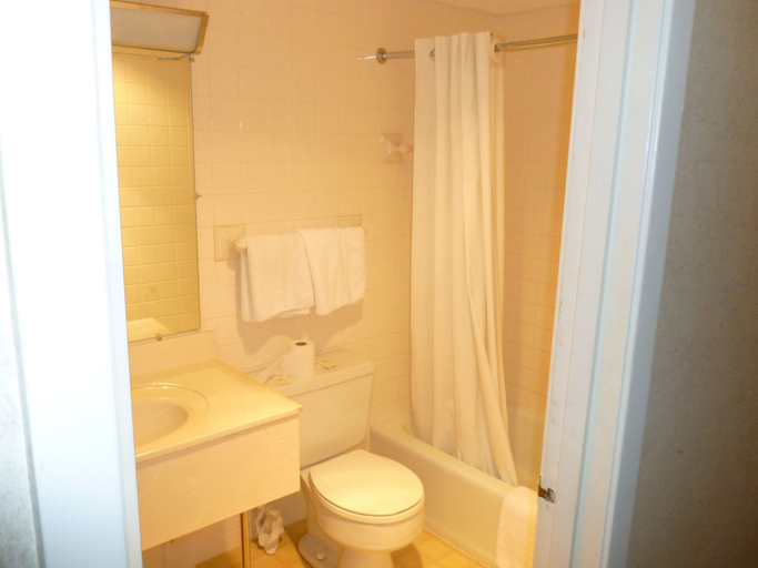 Bathroom 5, Guest Keeper Inn, Van Wert