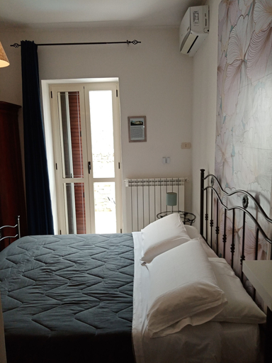 Bedroom 4, Aurora's House, Salerno