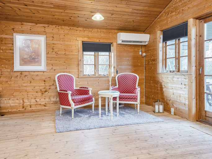 Others 5, Captivating Holiday Home in Ringkøbing near Sea, Ringkøbing-Skjern