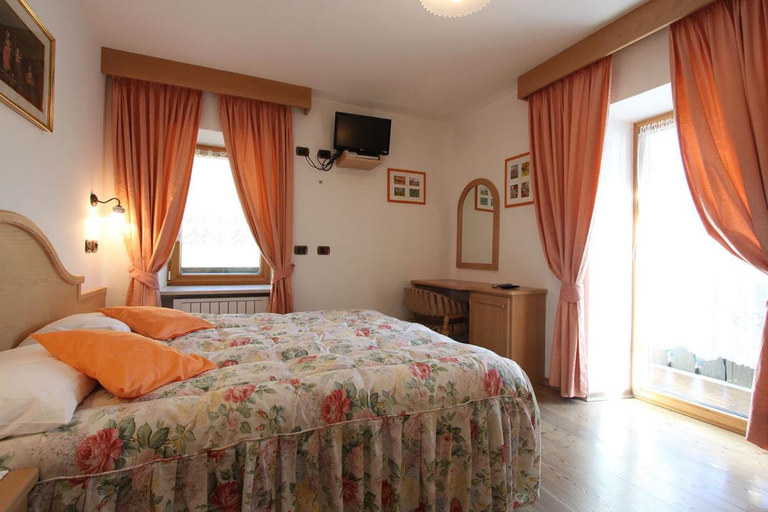 Bedroom 3, Hotel Al Lago, Trento