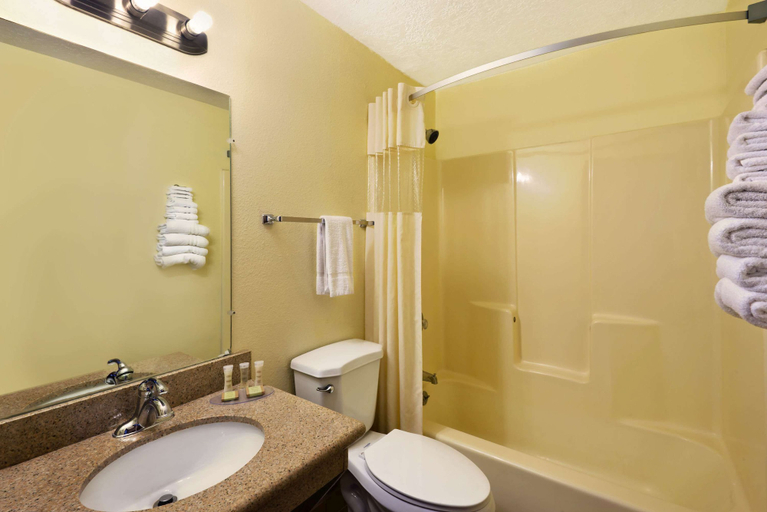 Bathroom 4, Super 8 by Wyndham Alamogordo, Otero