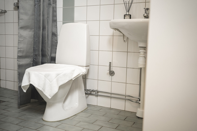 Bathroom 4, Två Systrar B&B, Skurup