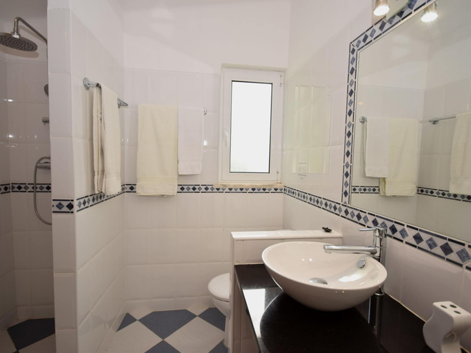 Bathroom 3, Villa in Albufeira With Pool & Ocean Views, Albufeira
