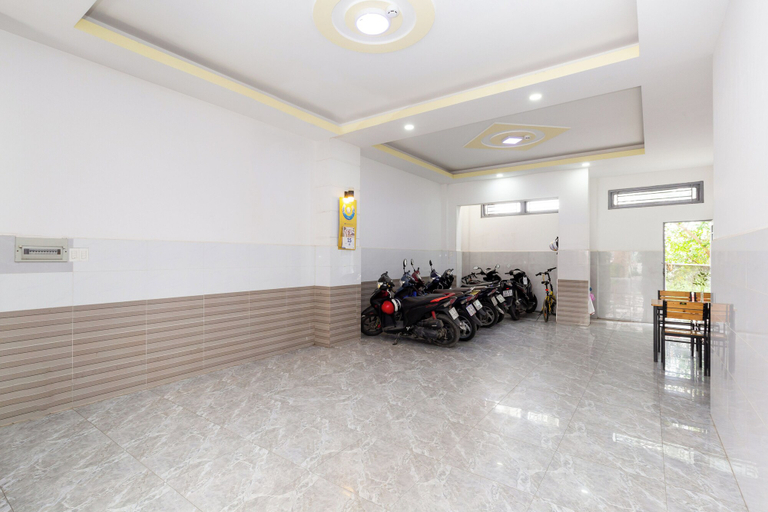 Others 5, Luxury Hotel, District 12