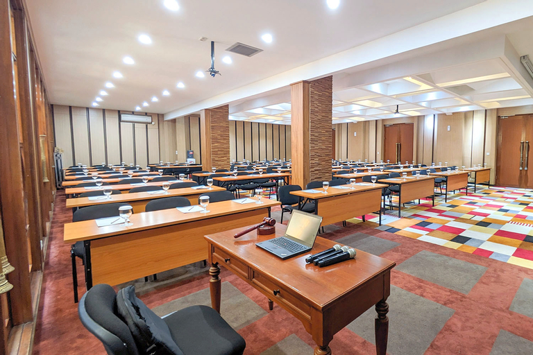 Business Facilities 18