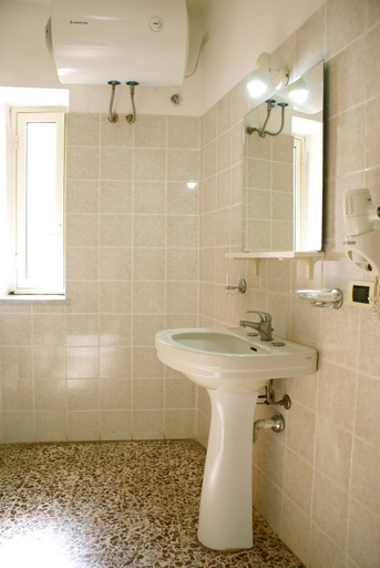 Bathroom 4, Hotel Amici, Agrigento