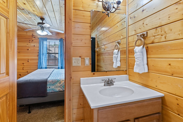 Bathroom 3, Panoramic View 6 Bedroom Cabin by RedAwning, Sevier