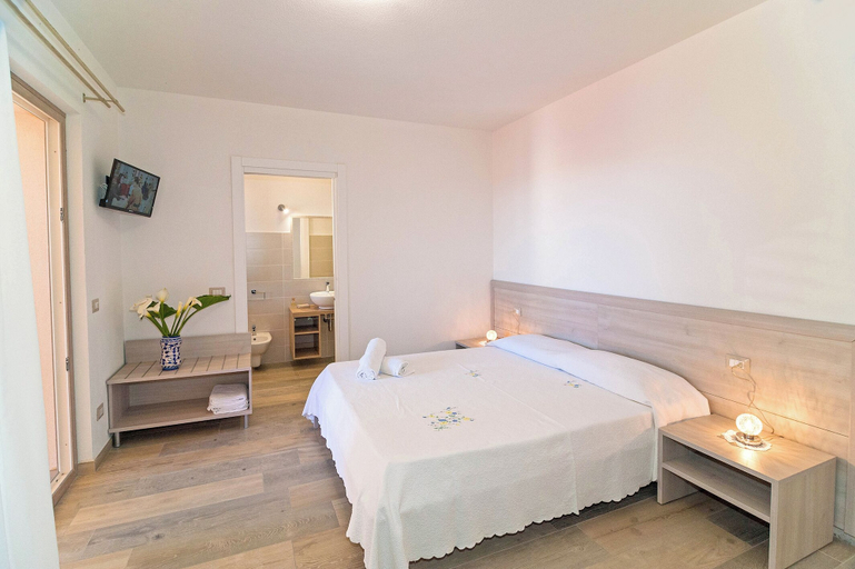 Bedroom 4, MOLAROTTO CAMERE CON ANGOLO COTTURA, Nuoro